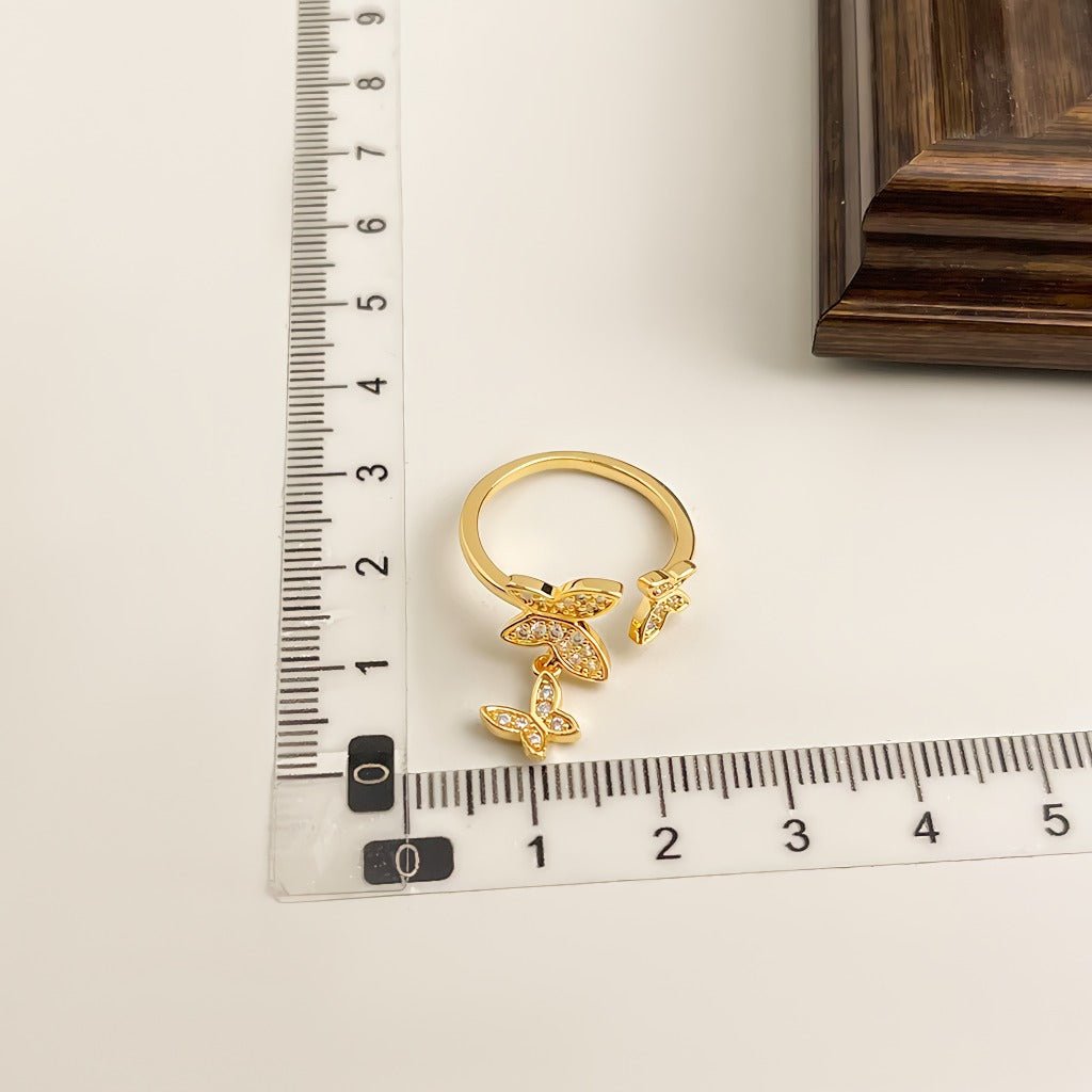 18K Forgyldt Justerbar Sommerfugl Ring med Zirkonia – Elegant & Glitrende Design - Lilla Villa