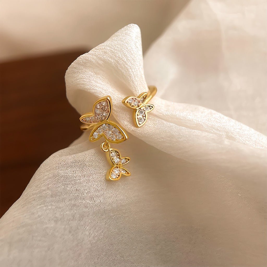 18K Forgyldt Justerbar Sommerfugl Ring med Zirkonia – Elegant & Glitrende Design - Lilla Villa