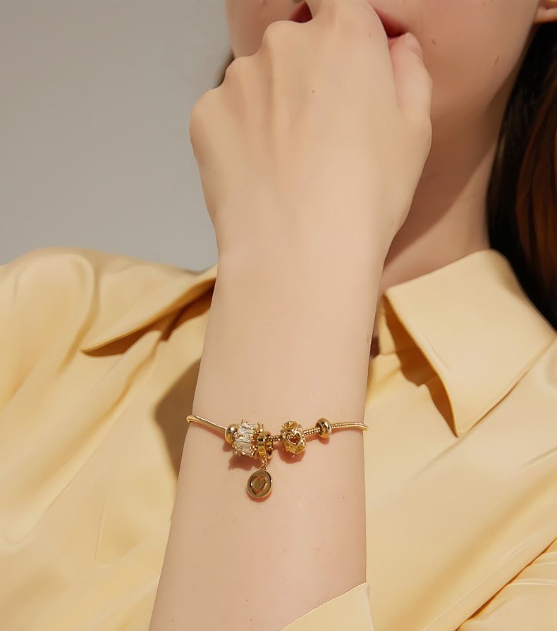 18K Forgyldt Titaniumstål Armbånd med Justerbar Lås og Zirkonia – Elegant og Moderne Design - Lilla Villa