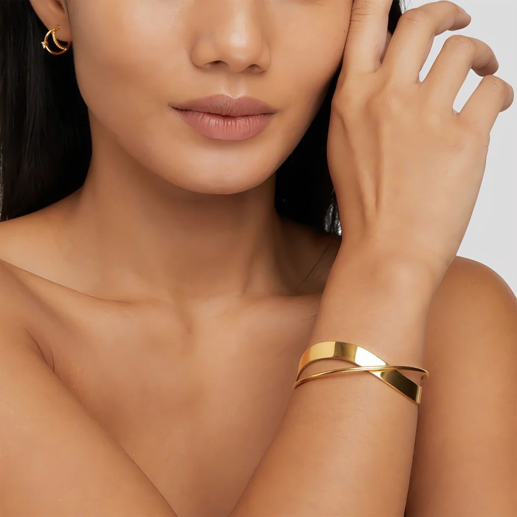 18K Forgyldt Titaniumstål Håndlavet Åben Justerbar Armbånd – Moderne og Elegant Design - Lilla Villa