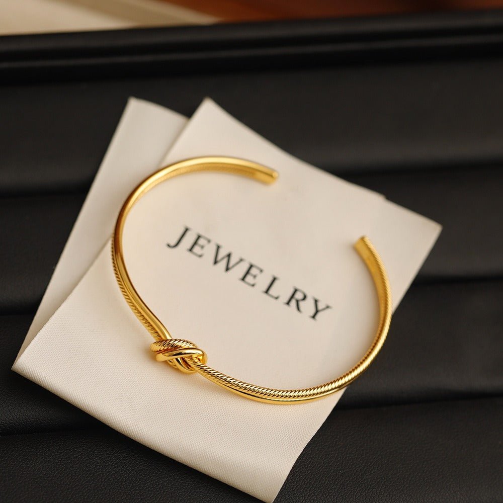 18K guldbelagt/forgyldt håndlavet knudeåben armbånd i minimalistisk design - Lilla Villa