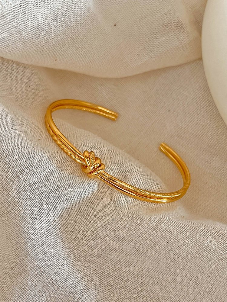 18K guldbelagt/forgyldt håndlavet knudeåben armbånd i minimalistisk design - Lilla Villa
