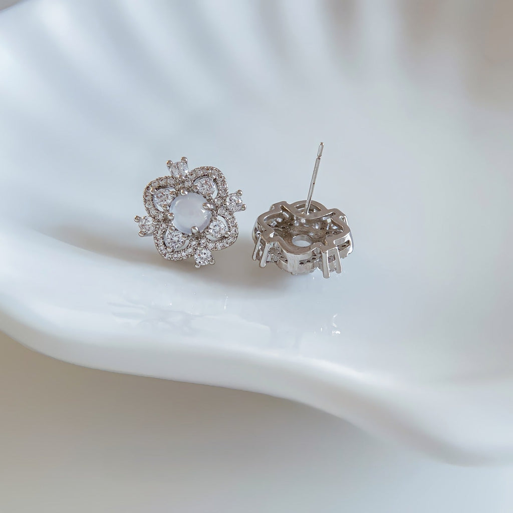 925 Sølv Nål Vintage Øreringe i Hvidguld Belægning med Zirkonia & Resin – Elegant Blomsterdesign - Lilla Villa
