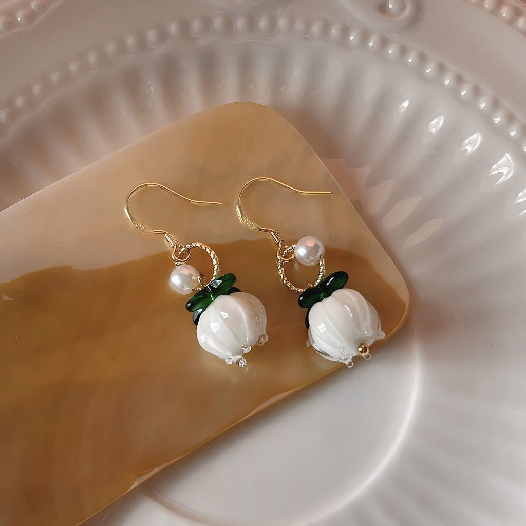 925 Sterling Nål 14K Forgyldt Elegante Krogøreringe med Håndlavet Glas Lotusblomst – Unikt og Delikat Design - Lilla Villa