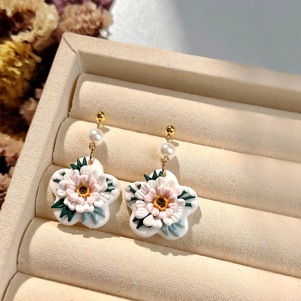 925 Sterling Silver Nål 14K forgyldt Elegant Handcrafted Floral Earrings with Freshwater Pearls - Lilla Villa