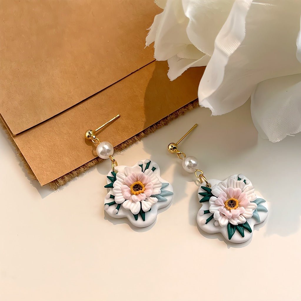 925 Sterling Silver Nål 14K forgyldt Elegant Handcrafted Floral Earrings with Freshwater Pearls - Lilla Villa