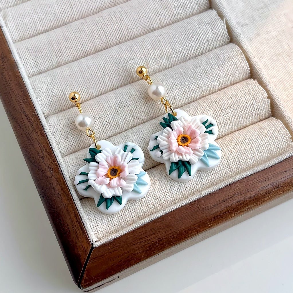 925 Sterling Silver Nål 14K forgyldt Elegant Handcrafted Floral Earrings with Freshwater Pearls - Lilla Villa