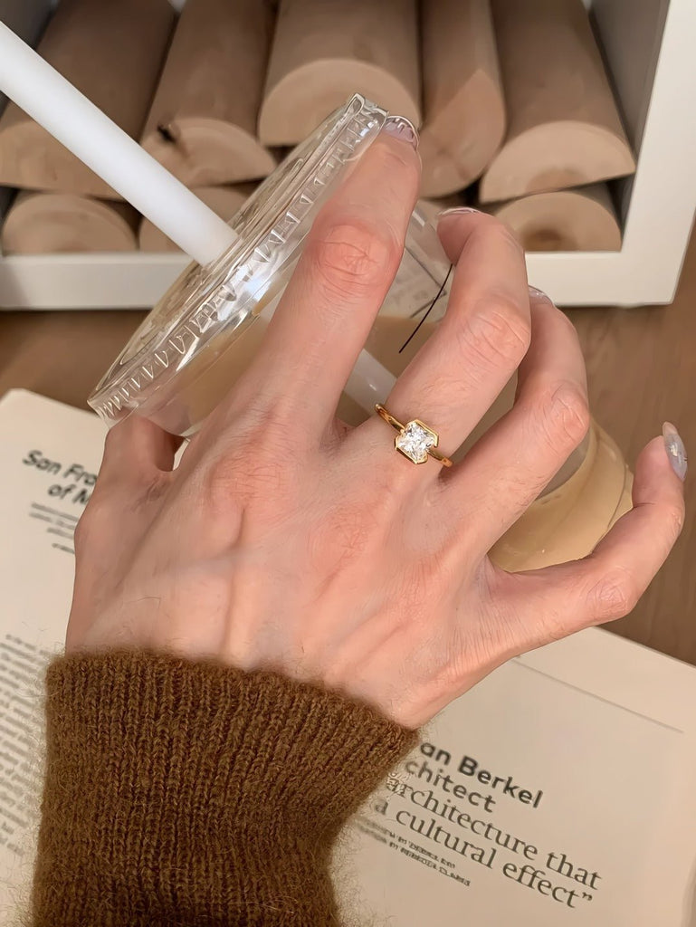 925 Sterling Sølv Åben Ring med 14K Forgyldning og Firkantet Zirkonia - Lilla Villa