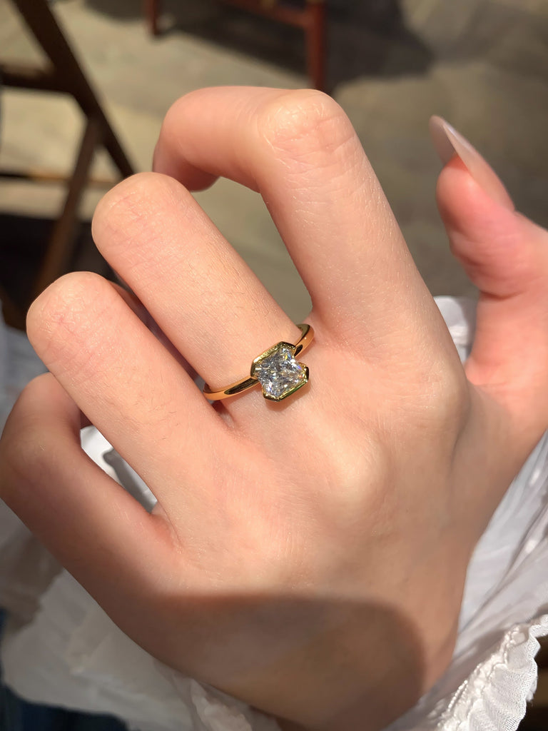 925 Sterling Sølv Åben Ring med 14K Forgyldning og Firkantet Zirkonia - Lilla Villa