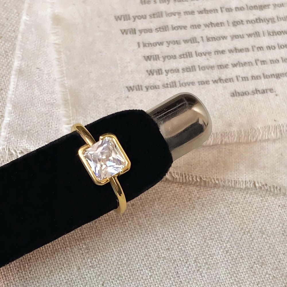 925 Sterling Sølv Åben Ring med 14K Forgyldning og Firkantet Zirkonia - Lilla Villa