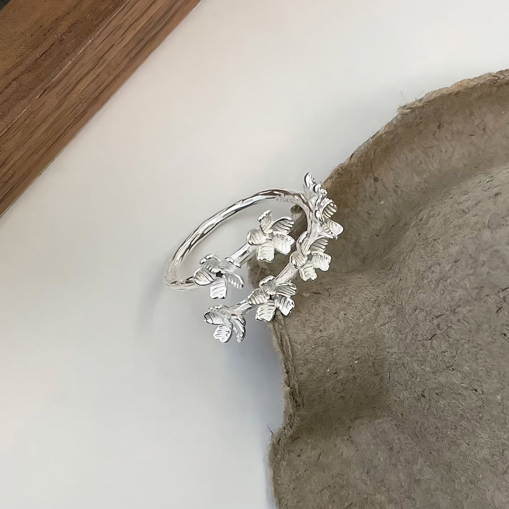 925 Sterling Sølv Åben Ring med 3D Blomsterdesign – Elegant og Naturlig Blomsterinspireret - Lilla Villa