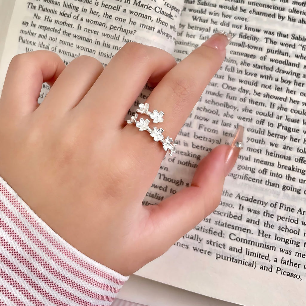 925 Sterling Sølv Åben Ring med 3D Blomsterdesign – Elegant og Naturlig Blomsterinspireret - Lilla Villa