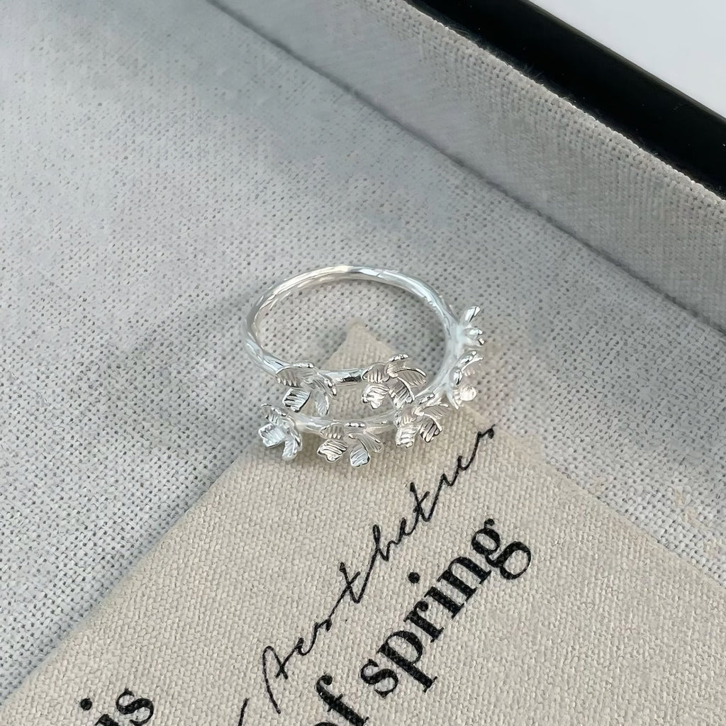925 Sterling Sølv Åben Ring med 3D Blomsterdesign – Elegant og Naturlig Blomsterinspireret - Lilla Villa