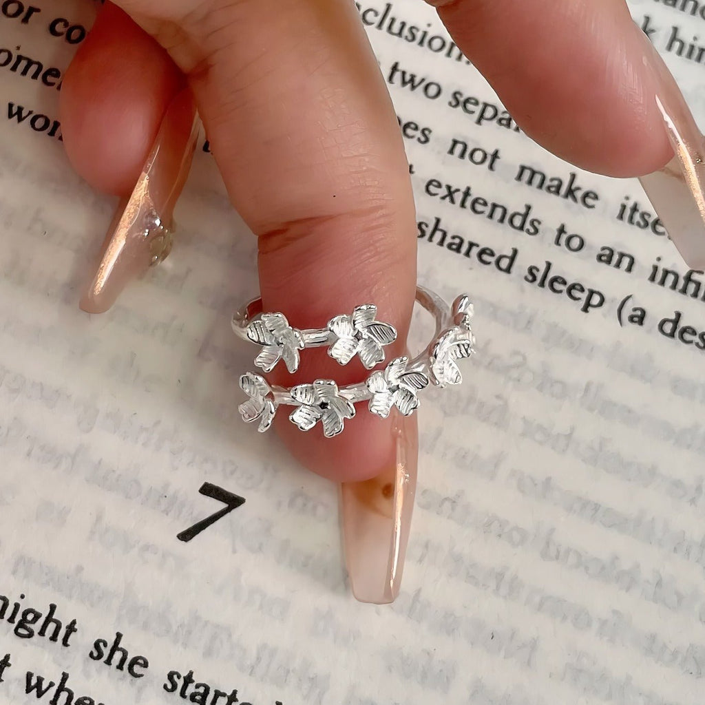 925 Sterling Sølv Åben Ring med 3D Blomsterdesign – Elegant og Naturlig Blomsterinspireret - Lilla Villa