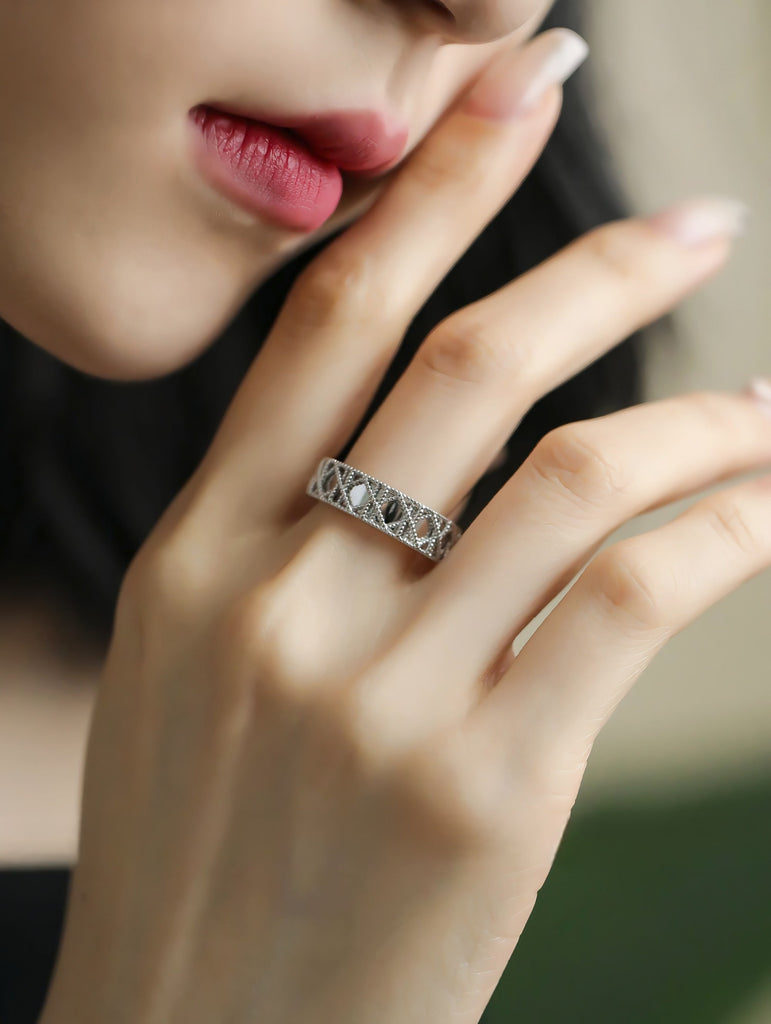 925 Sterling Sølv Bred Justerbar Ring med Udskåret Mønster – Elegant og Vintage - Inspireret Design - Lilla Villa