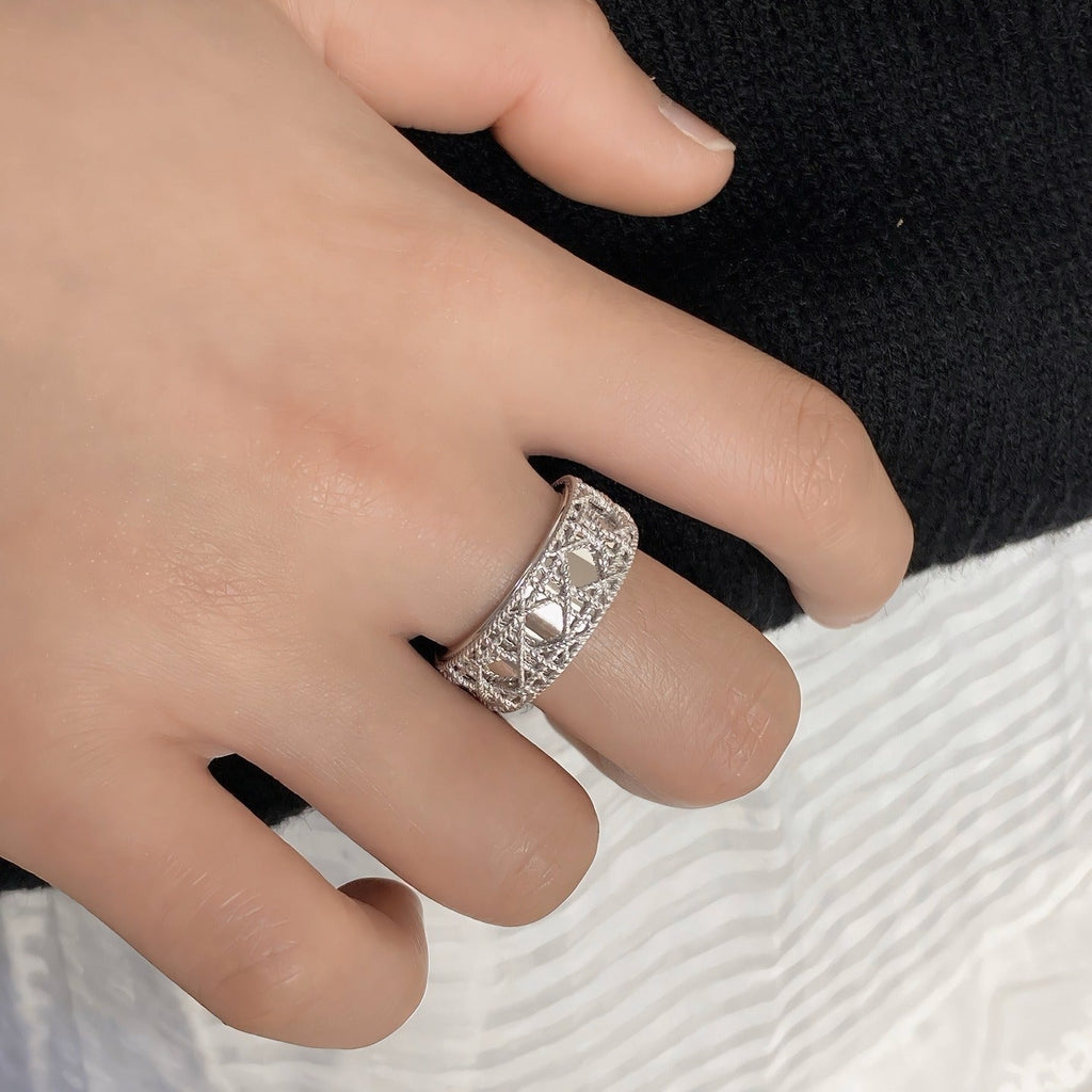 925 Sterling Sølv Bred Justerbar Ring med Udskåret Mønster – Elegant og Vintage - Inspireret Design - Lilla Villa