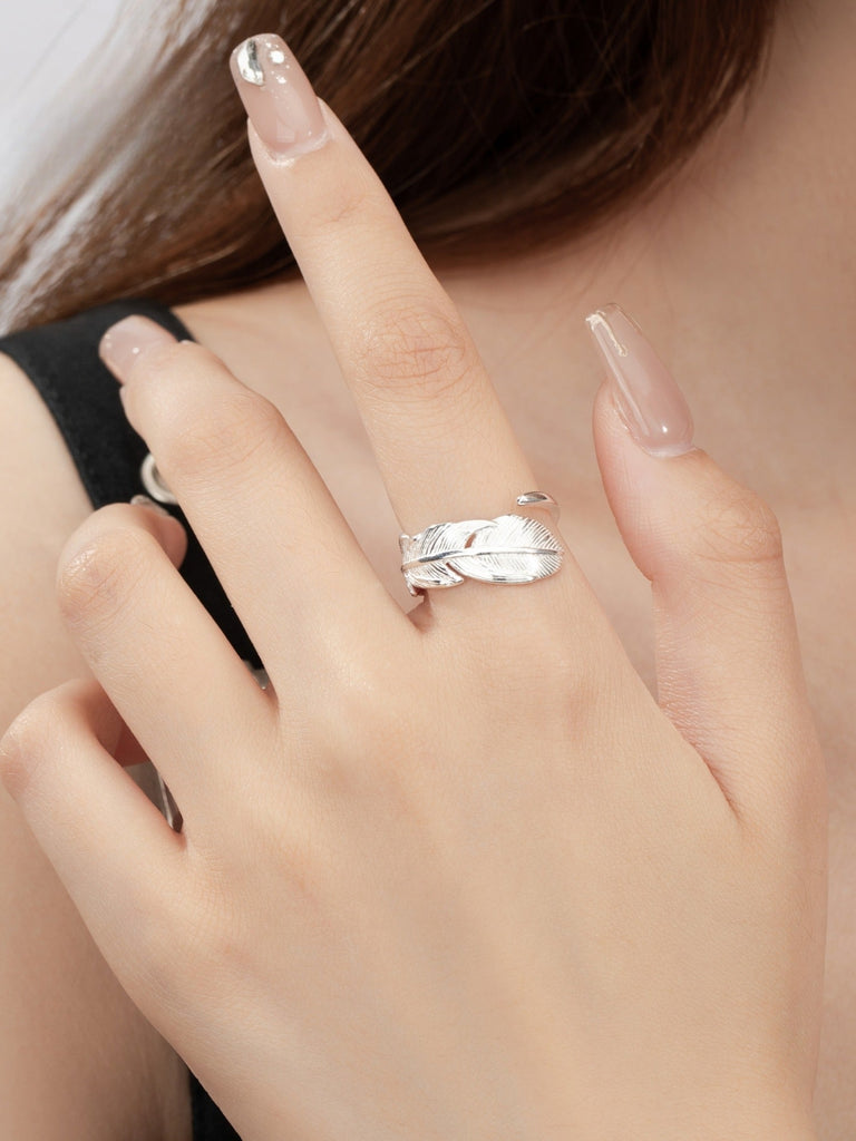 925 Sterling Sølv Justerbar Fjer Ring – Elegant og Tidløst Design - Lilla Villa