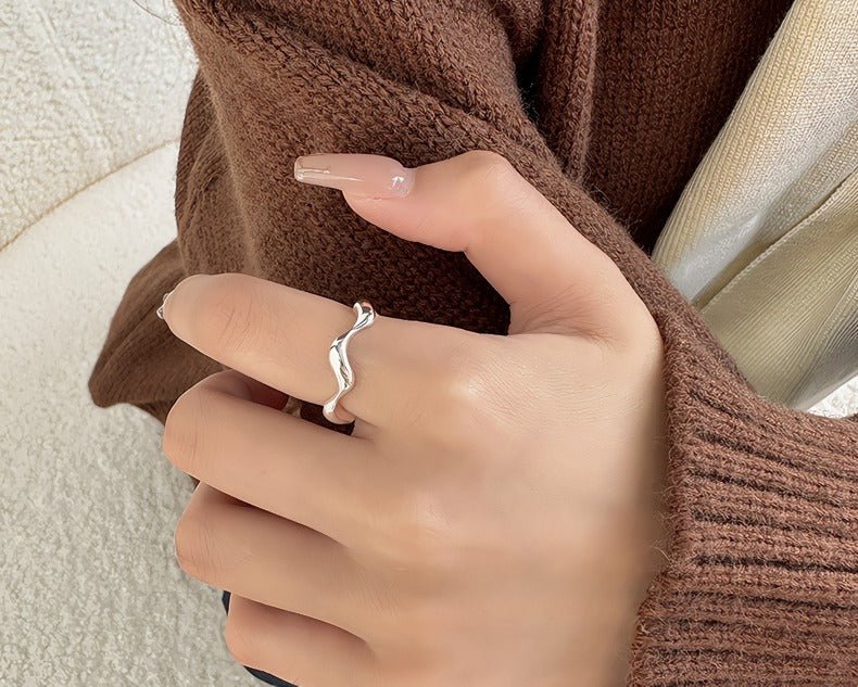 925 Sterling Sølv Justerbar Ring i Bølget Design – Minimalistisk og Elegant - Lilla Villa