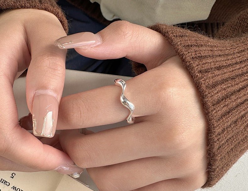 925 Sterling Sølv Justerbar Ring i Bølget Design – Minimalistisk og Elegant - Lilla Villa
