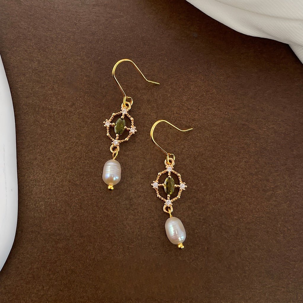 925 sterling sølv nål 14K Guldbelagt Elegant Peridot & Ferskvandsperle Øreringe – Håndlavet med Krystal Detaljer - Lilla Villa