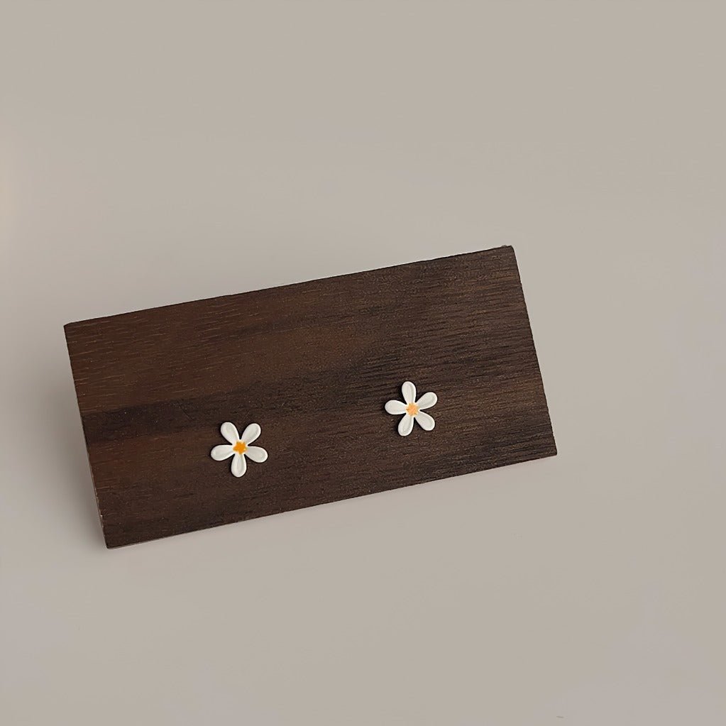 925 sterling sølv nål blomsterformede mini øreringe – håndmalet og elegant - Lilla Villa