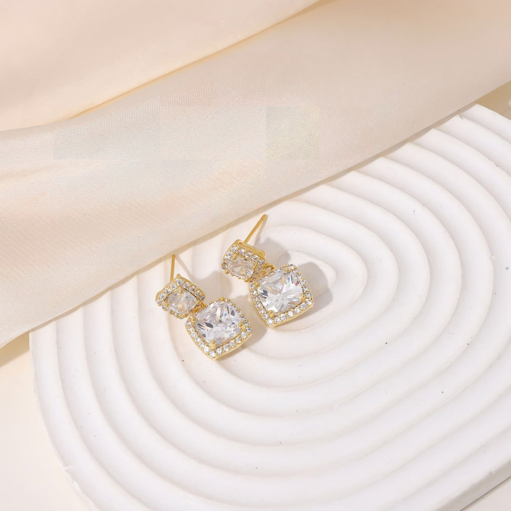 925 Sterling Sølv Nåle 14K Forgyldte Firkantede Geometriske Ørestikker med Mikropavé Zirkonia – Eksklusivt & Elegant Design - Lilla Villa
