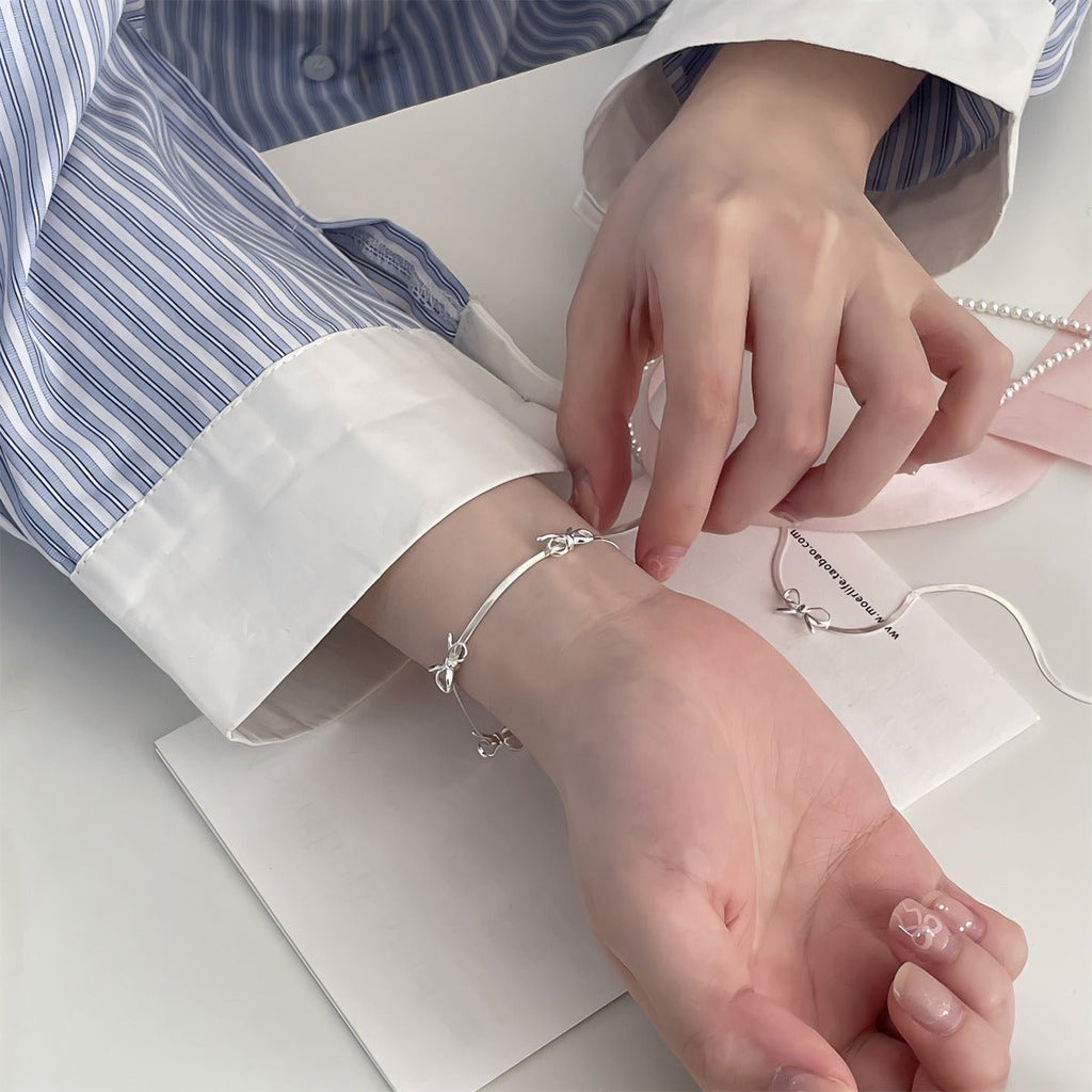 925 Sterling Sølv Sløjfe Armbånd – Elegant & Justerbart Design - Lilla Villa