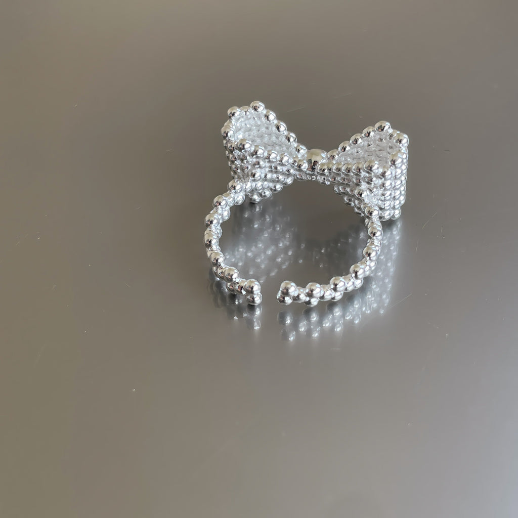 925 Sterling Sølv Sløjfe Formet Ring – Elegant og Justerbar Design - Lilla Villa