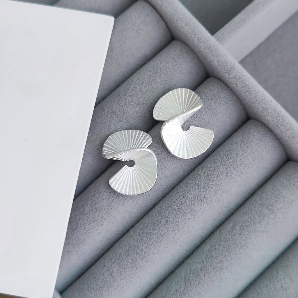 925 Sterling Sølv Spiralformede Statement Ørestikker – Minimalistisk og Moderne Design - Lilla Villa