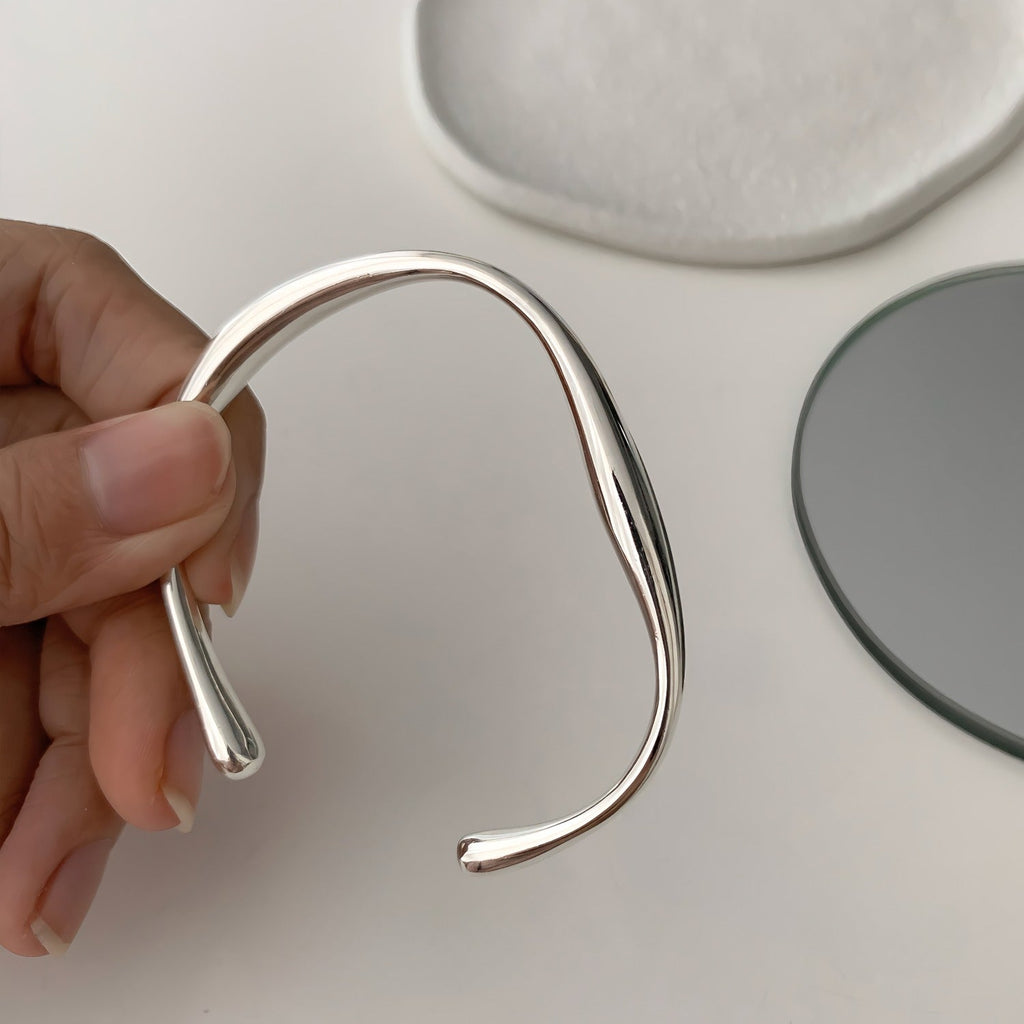 925 Sterling Sølv Uregelmæssig Strømlinet Justerbart Armbånd – Elegant og Moderne Design - Lilla Villa