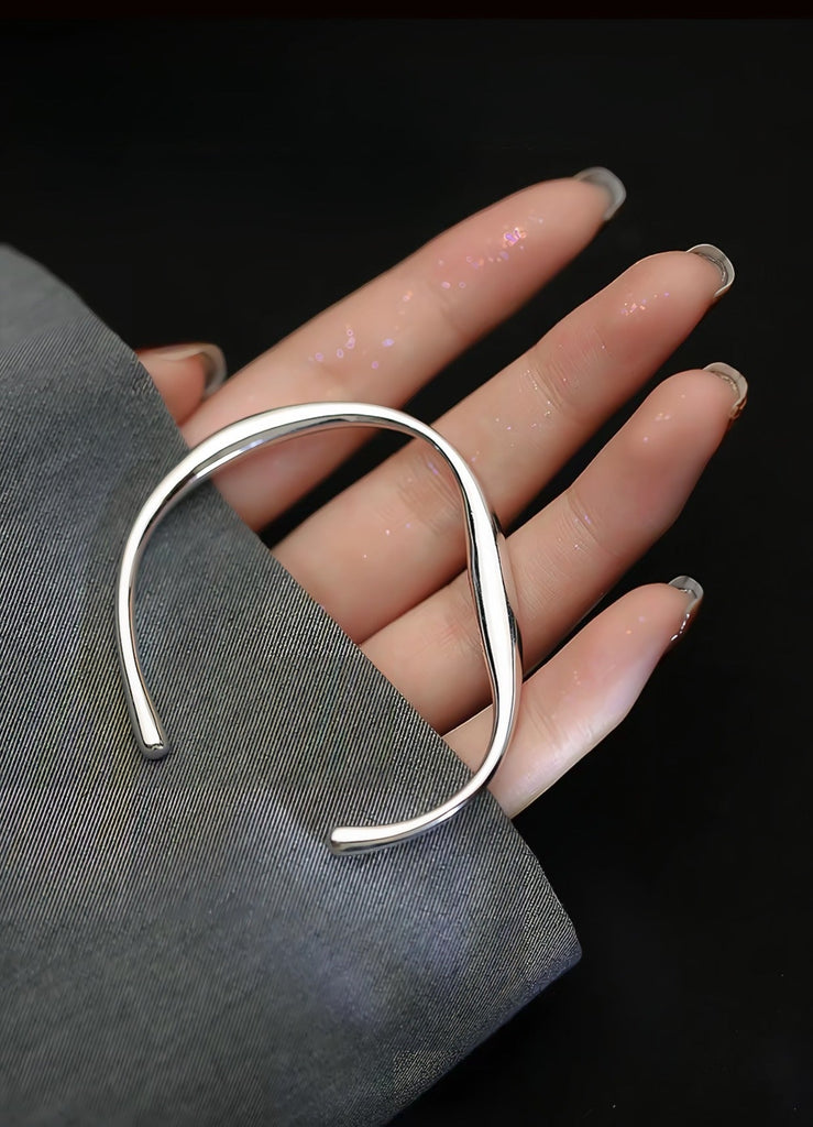 925 Sterling Sølv Uregelmæssig Strømlinet Justerbart Armbånd – Elegant og Moderne Design - Lilla Villa