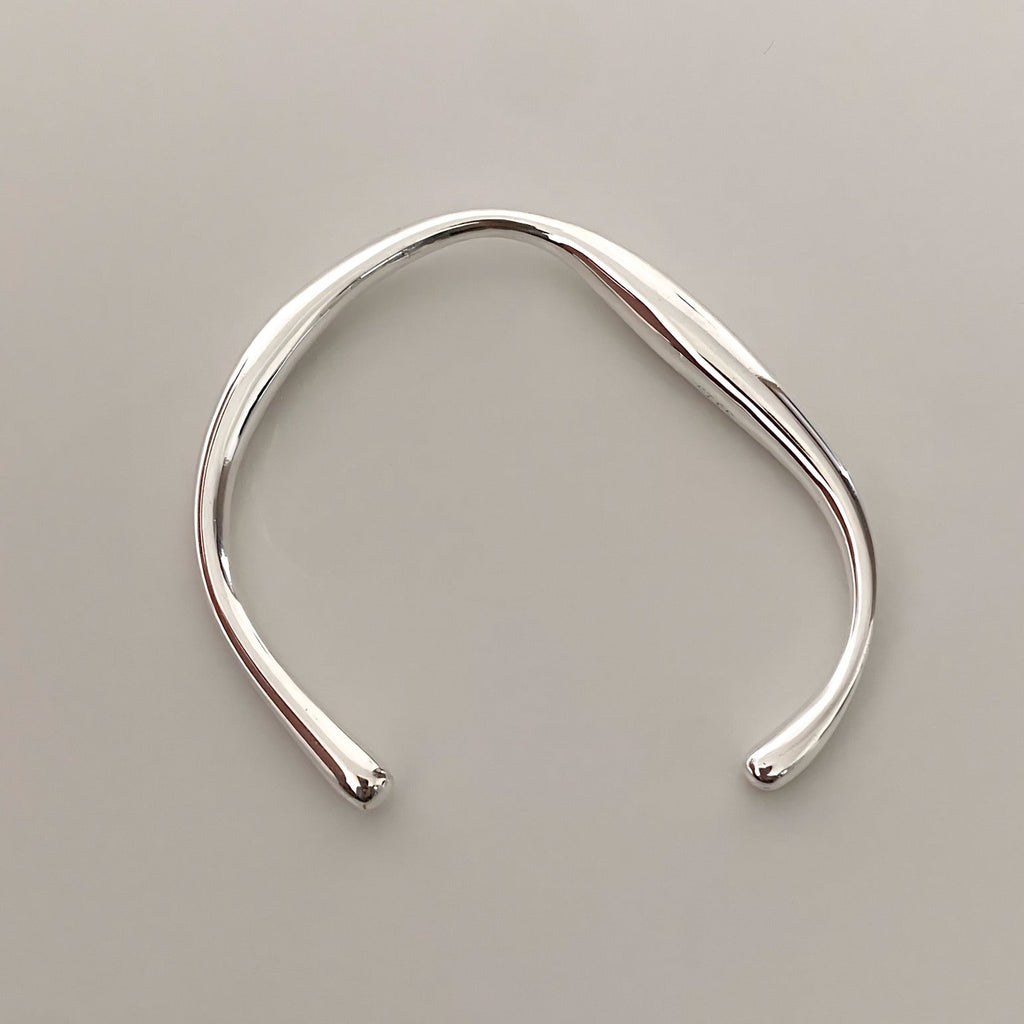 925 Sterling Sølv Uregelmæssig Strømlinet Justerbart Armbånd – Elegant og Moderne Design - Lilla Villa