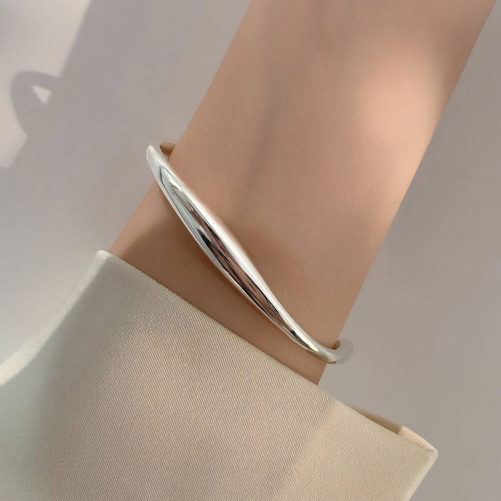 925 Sterling Sølv Uregelmæssig Strømlinet Justerbart Armbånd – Elegant og Moderne Design - Lilla Villa