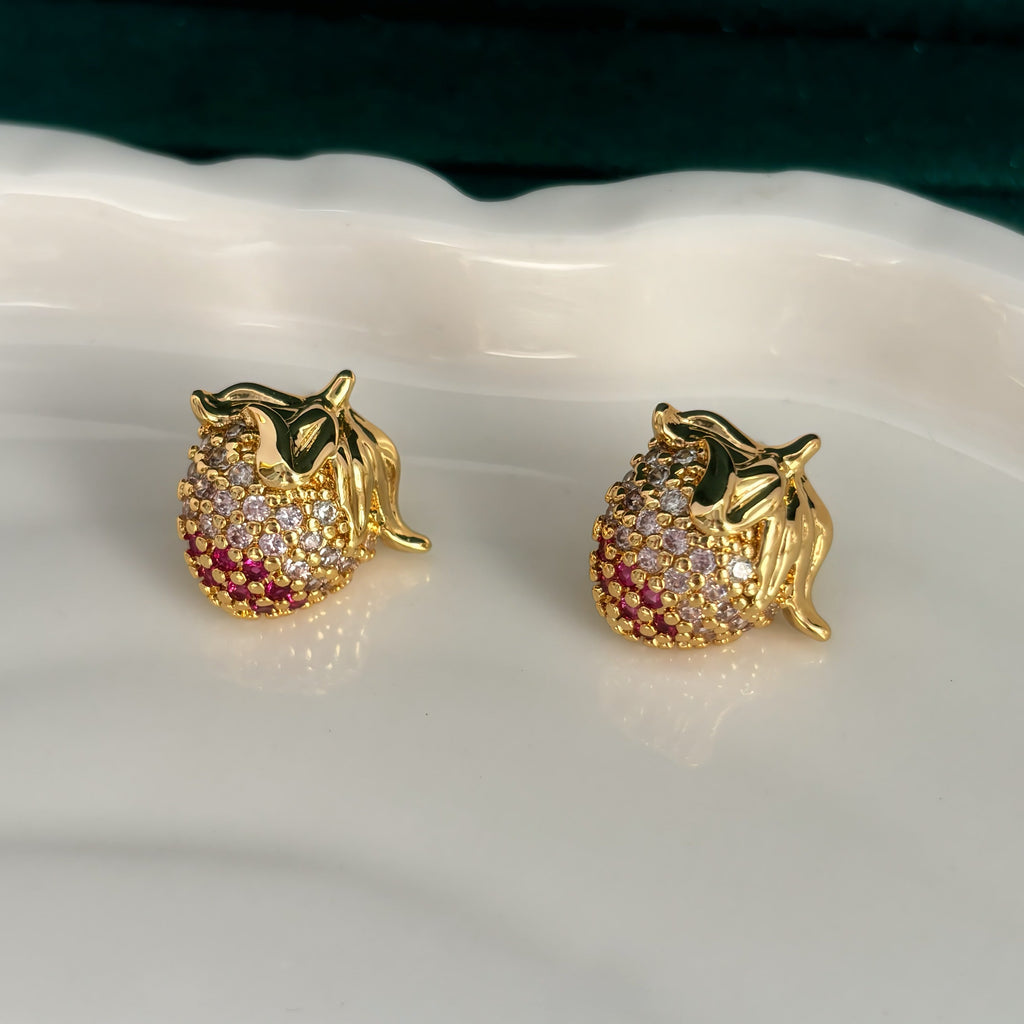 925 Sterling Sølvnål 14K Forgyldte Øreringe med Jordbærdesign og Pink & Klar Zirkonia - Lilla Villa