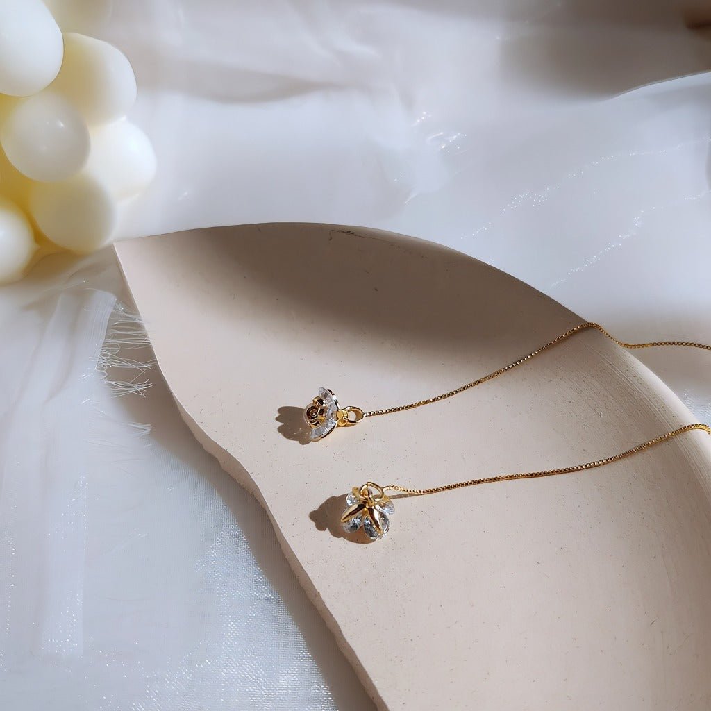 925 Sterling Sølvnåle 14K Forgyldte Ørekæder med Zirkonia – Elegant & Raffineret Design - Lilla Villa