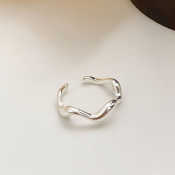 925 Sterling Sølv Justerbar Ring i Bølget Design – Minimalistisk og Elegant
