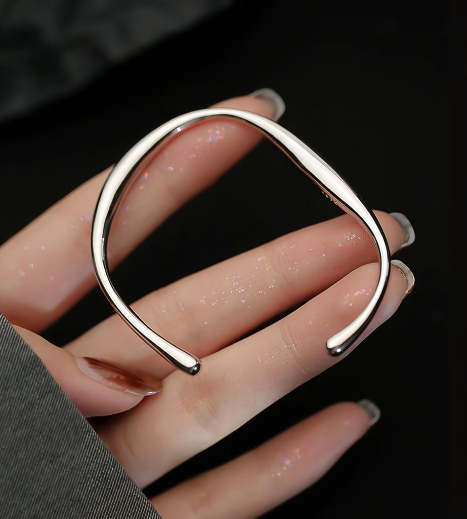 925 Sterling Sølv Uregelmæssig Strømlinet Justerbart Armbånd – Elegant og Moderne Design