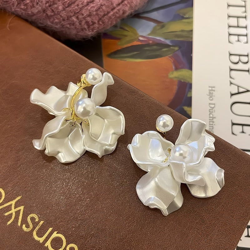 925 Sterling Sølvnål 14K Forgyldte Håndlavede Store Blomster Øreringe med Perler – Elegant og Unikt Design