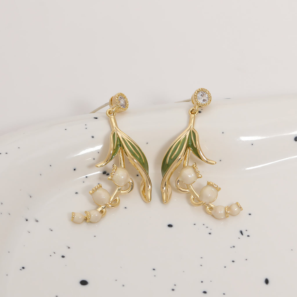 925 Sterling Sølvnål 14K Forgyldte Liljekonval Øreringe med Emalje og Zirkonia – Elegant og Delikat Design