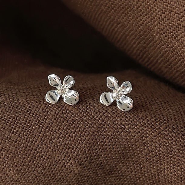 925S Sterlingsølv Nål Blomsterformede Ørestikker i Hvidguld Belagt – Enkel og Elegant - Lilla Villa