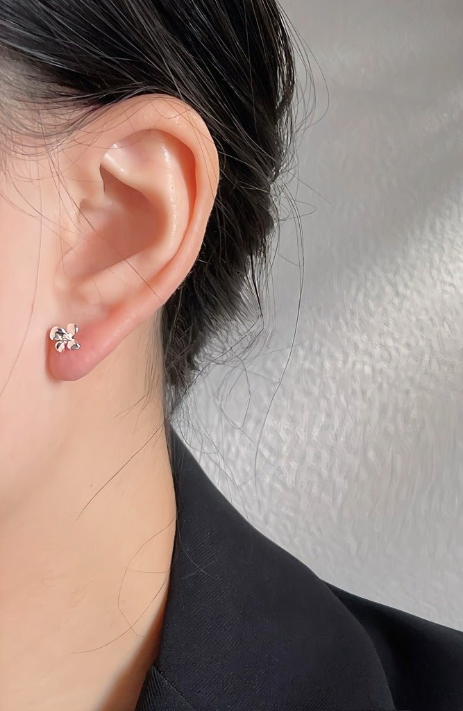 925S Sterlingsølv Nål Blomsterformede Ørestikker i Hvidguld Belagt – Enkel og Elegant - Lilla Villa