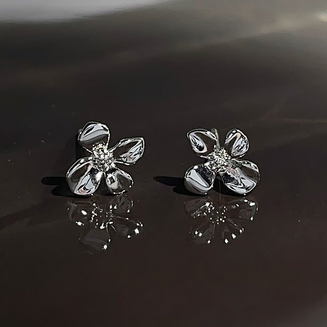925S Sterlingsølv Nål Blomsterformede Ørestikker i Hvidguld Belagt – Enkel og Elegant - Lilla Villa