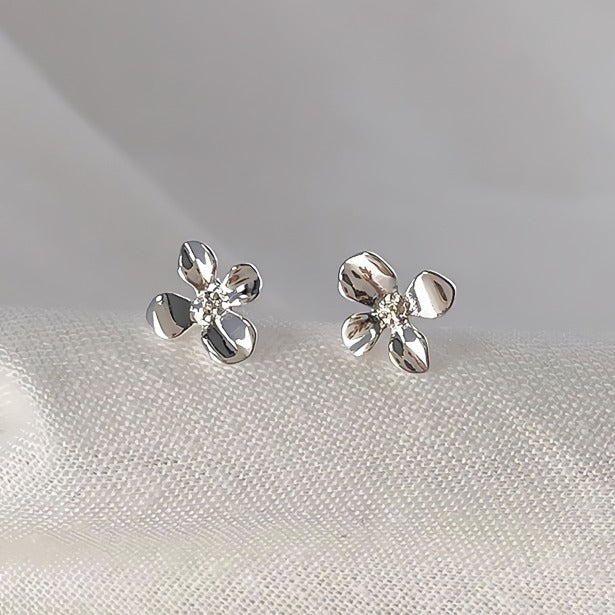 925S Sterlingsølv Nål Blomsterformede Ørestikker i Hvidguld Belagt – Enkel og Elegant - Lilla Villa