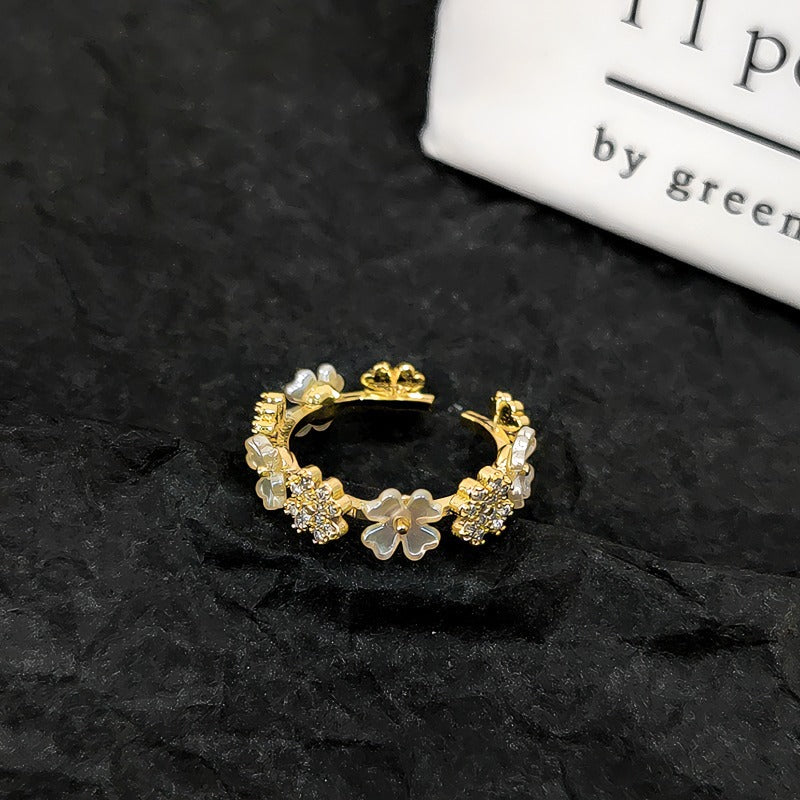 Blomstrende Elegance Justerbar Ring i 18K Forgyldt med Zirkonia & Perlemor