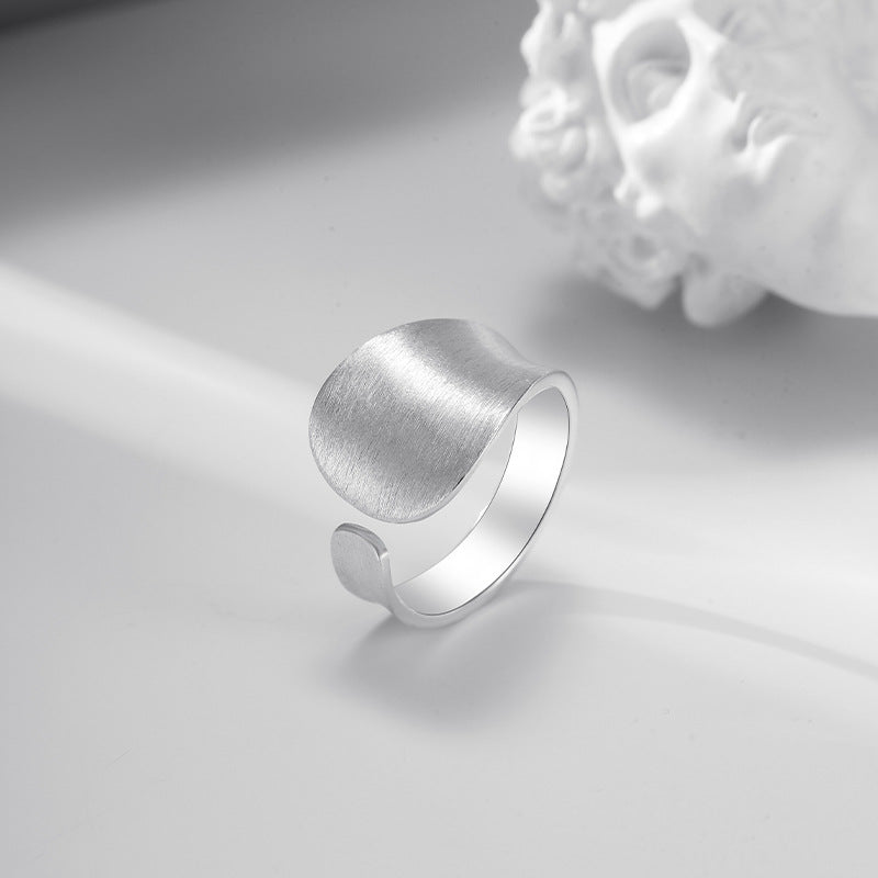 Elegant Justerbar 925 Sterling Sølv Ring med Mat Dråbe Design – Minimalistisk og Stilfuld