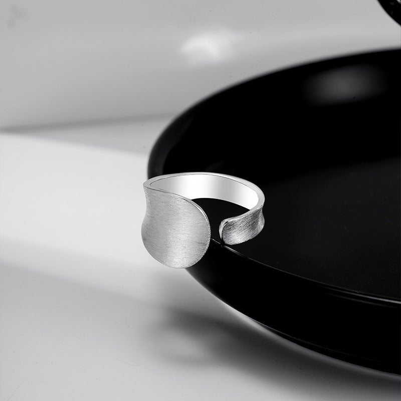 Elegant Justerbar 925 Sterling Sølv Ring med Mat Dråbe Design – Minimalistisk og Stilfuld