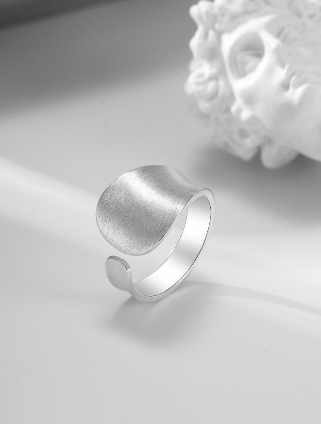 Elegant Justerbar 925 Sterling Sølv Ring med Mat Dråbe Design – Minimalistisk og Stilfuld