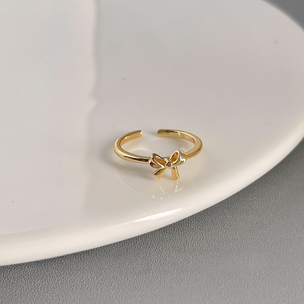 Elegant Sløjfeformet Åben Ring i Forgyldt – Justerbart Design