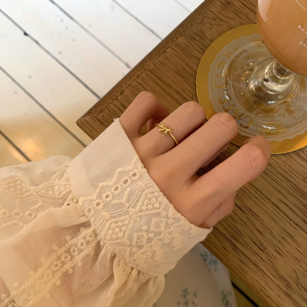 Elegant Sløjfeformet Åben Ring i Forgyldt – Justerbart Design