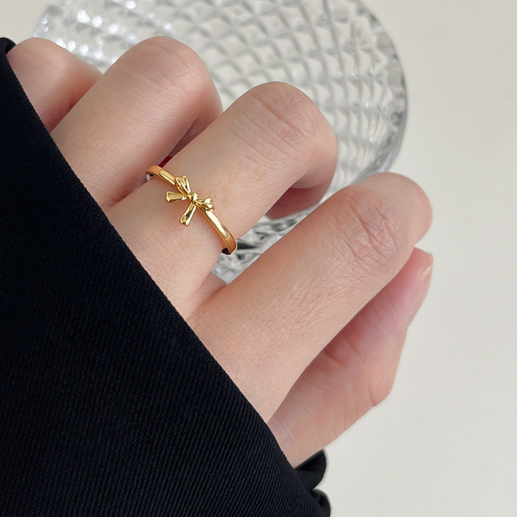 Elegant Sløjfeformet Åben Ring i Forgyldt – Justerbart Design